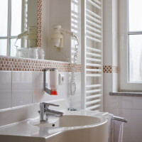 Bad im BED&BREAKFAST HOTEL ERBER in Ismaning